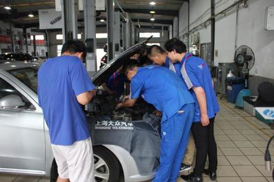 聯合走訪實踐點 不畏酷暑進車間，探索汽車銷售新路徑